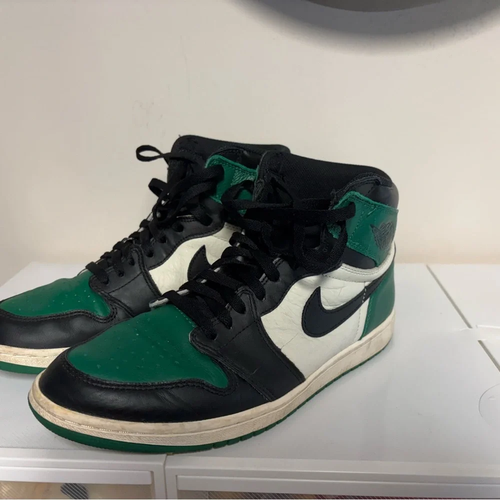 Jordan 1 Pine Green Size 11 - Picture 2 of 5